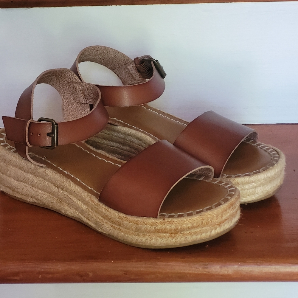 Universal Thread 2 Inch Platform Sandals Size 8 1… - image 3